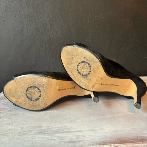 ADRIENNE VITTADINI black suede peep toe. Gold hardware. Size 7. 4” heel. - Picture 3 of 4